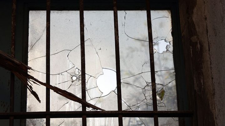 Damaged Windows: Repair or Replace?