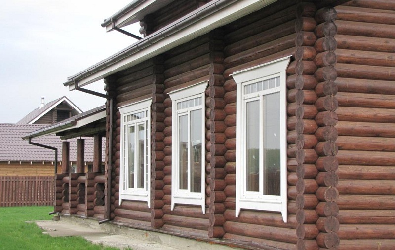 Design Of Platbands On Windows In The Wooden House