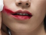 Remove long-lasting lipstick