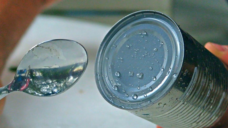 How to open a can without using a can opener: 3 simple tricks