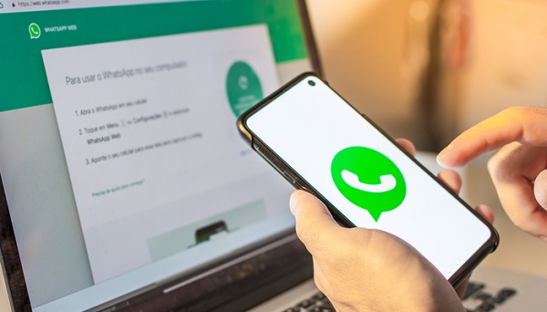 How to fix whatsapp keeps stopping?