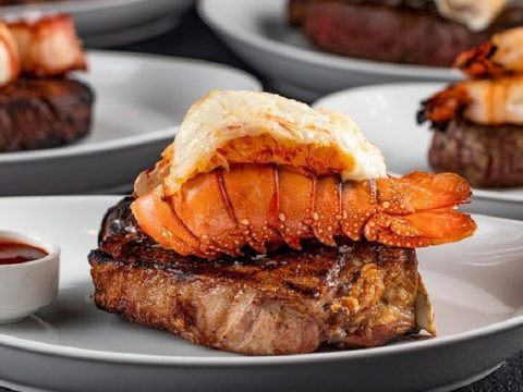 What are STK Miami Beach's operating hours